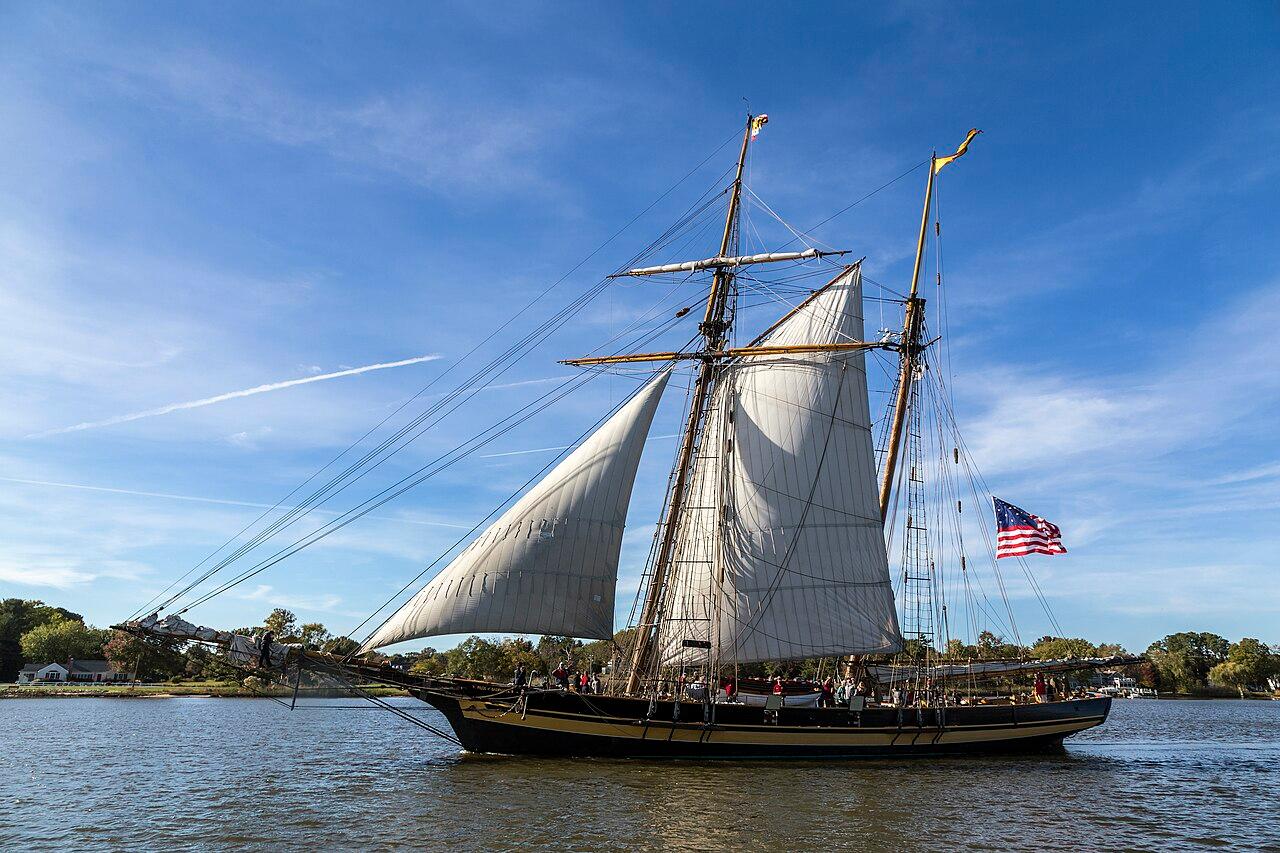 Pride of Baltimore II under sail with the Maryland flag at her masthead